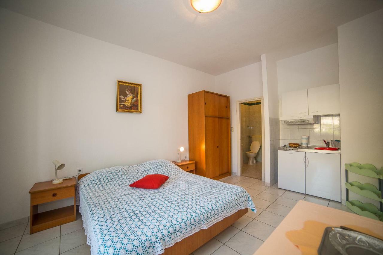 Apartmani Ina Povlja  Exterior photo