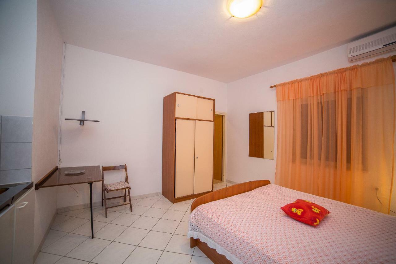 Apartmani Ina Povlja  Exterior photo