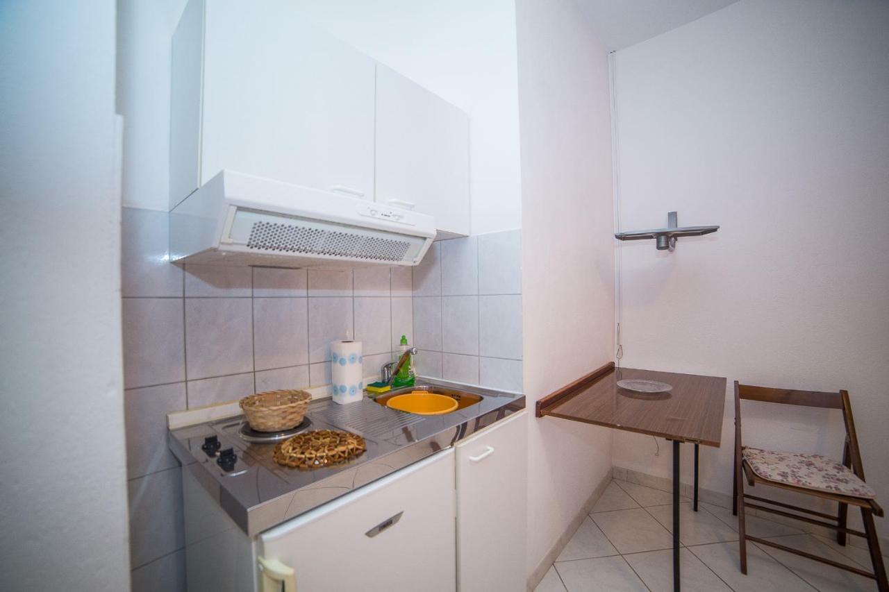 Apartmani Ina Povlja  Exterior photo