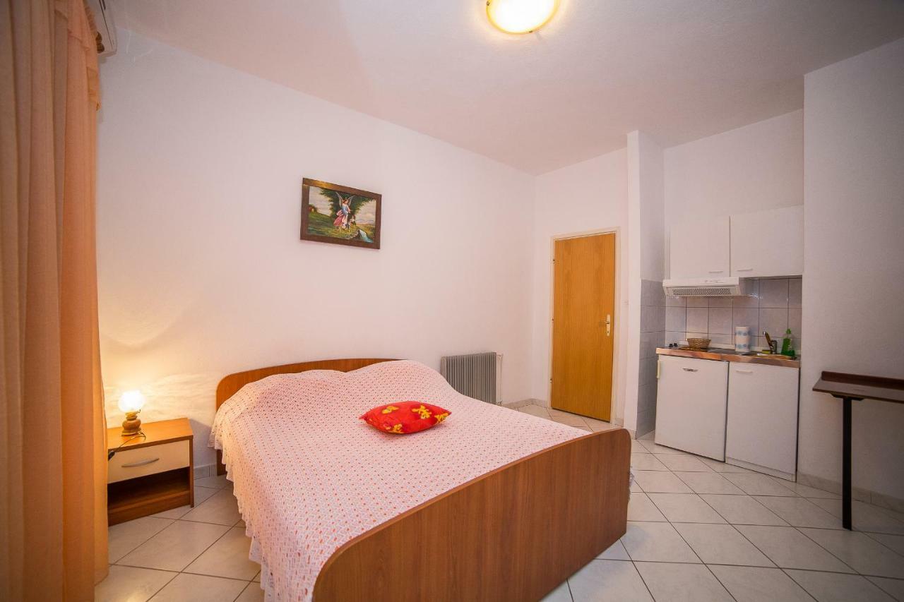 Apartmani Ina Povlja  Exterior photo